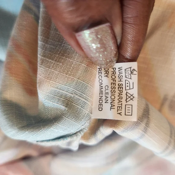 White and green doodle sleeveless jumpsuit. Two pockets in the front. Ne… - Picture 9 of 10